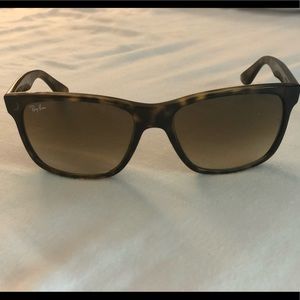 RAY-BAN RB4181
